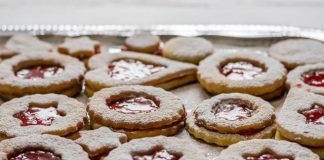 Sablés étoiles à la confiture de fraise