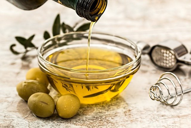 comment nettoyer une tache d’huile d’olive