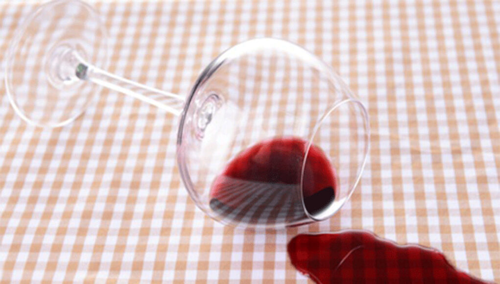 astuces pour enlever une tache de vin