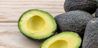 Masques à l’avocat pour cheveux secs et abîmés