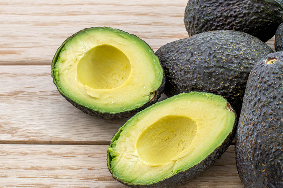 Masques à l’avocat pour cheveux secs et abîmés