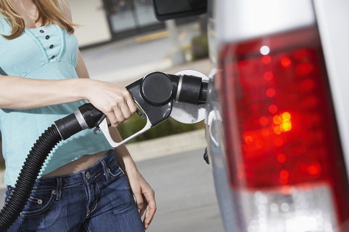 Astuces pour enlever l'odeur d'essence - Pratique.ch