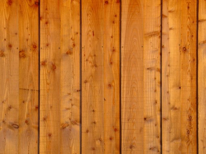 enlever une tache sur du bois